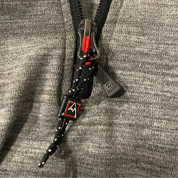 Avalanche Gray Quarter-Zip Pullover with Red Trim Size Large - Picture 5 of 9